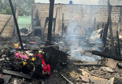 Masacre en Machala: Sicarios vestidos de policías asesinaron a cuatro personas e incendiaron su vivienda