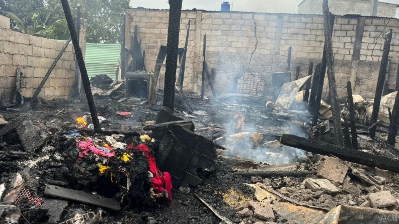 Masacre en Machala: Sicarios vestidos de policías asesinaron a cuatro personas e incendiaron su vivienda