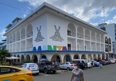 Sicarios acribillan a funcionario municipal frente al Municipio de Manta